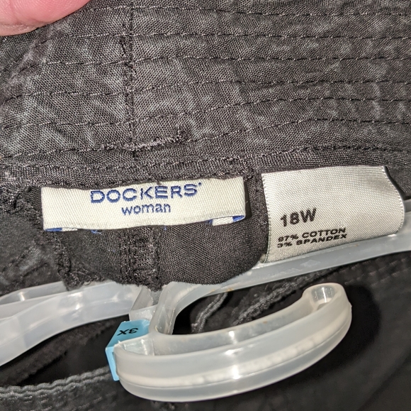 Dockers Crops - Picture 5 of 5